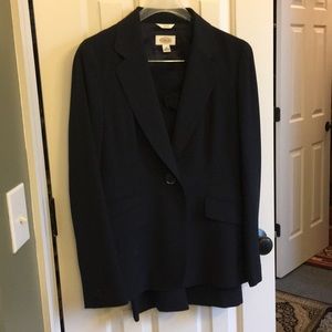 Beautiful tailored wool blend suit!